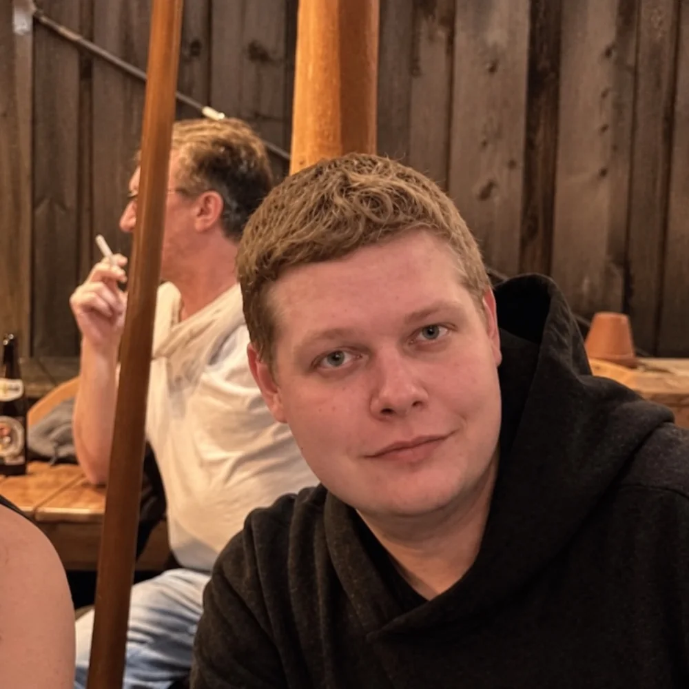 Chris Fröhner bei einem Abend mit Freunden